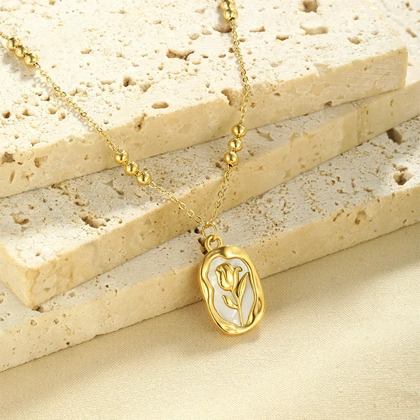 Rose White Shell Pendant Necklace for Women Simple Fashion Jewelry Accessory